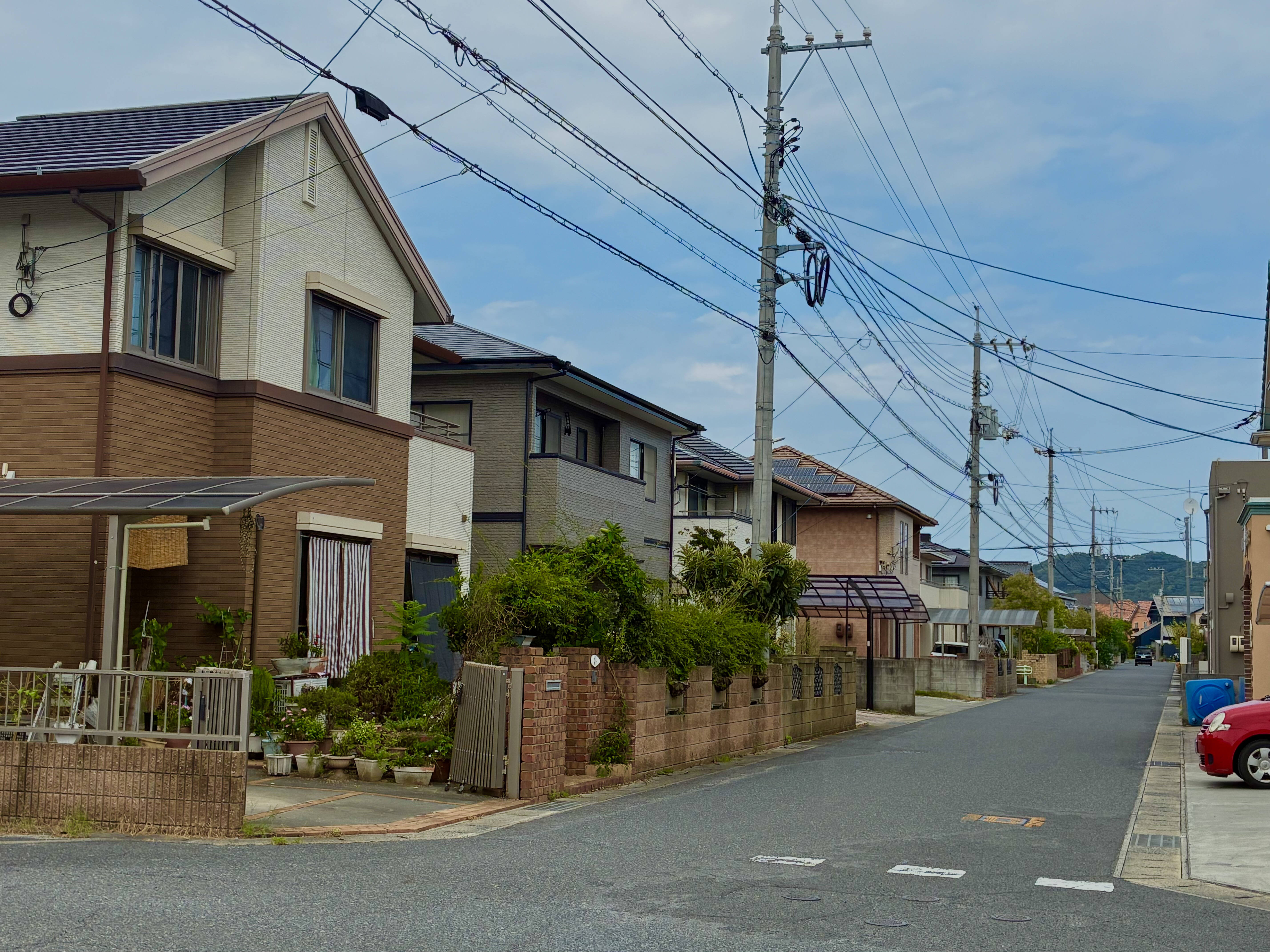 野々浜マリンタウンの落ち着いた住宅街の街並み