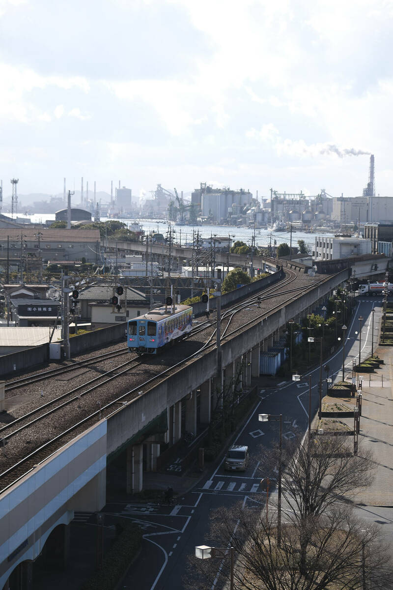 水島臨海鉄道を走るラッピング列車の様子の写真 その3
