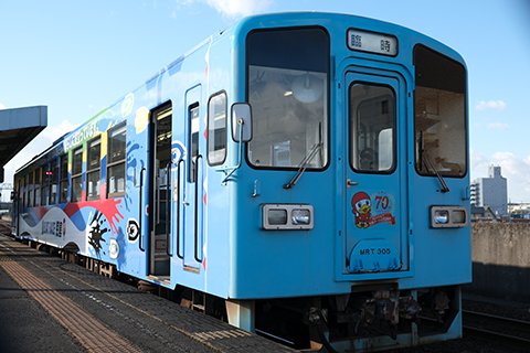 水島臨海鉄道 学生デザインのボートレース児島70周年記念ラッピング列車の運行開始　紹介記事バナー画像