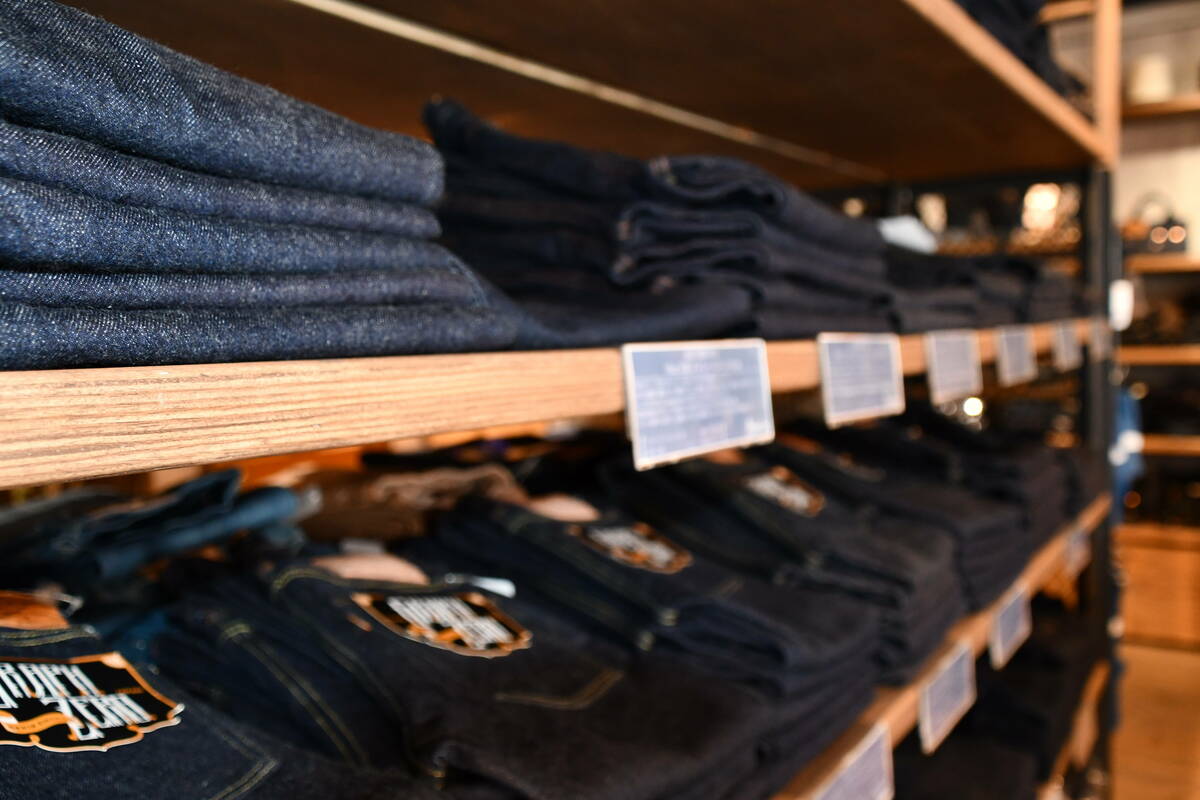 DENIM BARに並ぶ商品のイメージ写真 その1