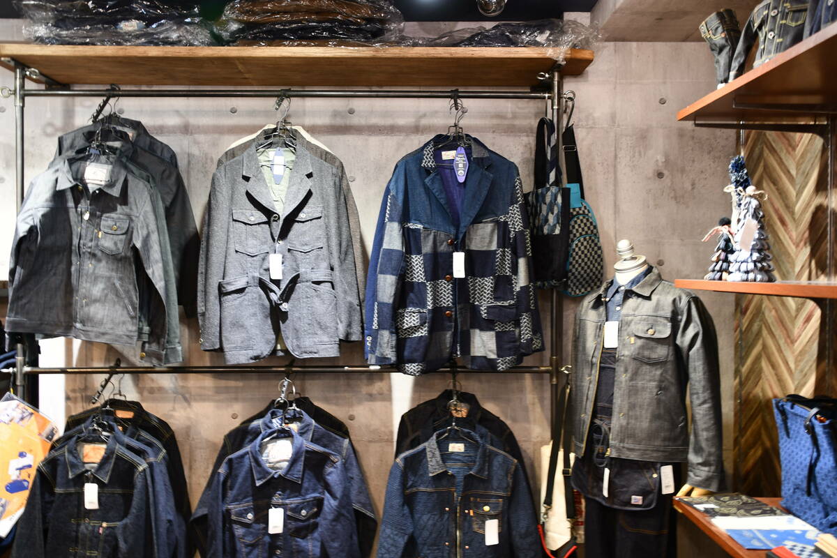 DENIM BARに並ぶ商品のイメージ写真 その2