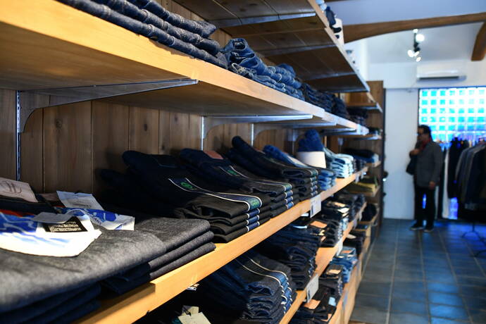 「JAPAN BLUE JEANS」の店舗内の写真　その２