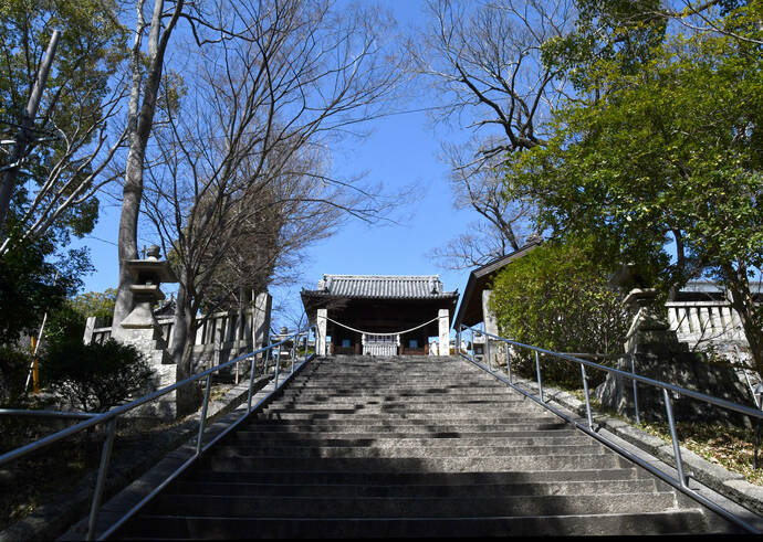 阿智神社の南参道の写真