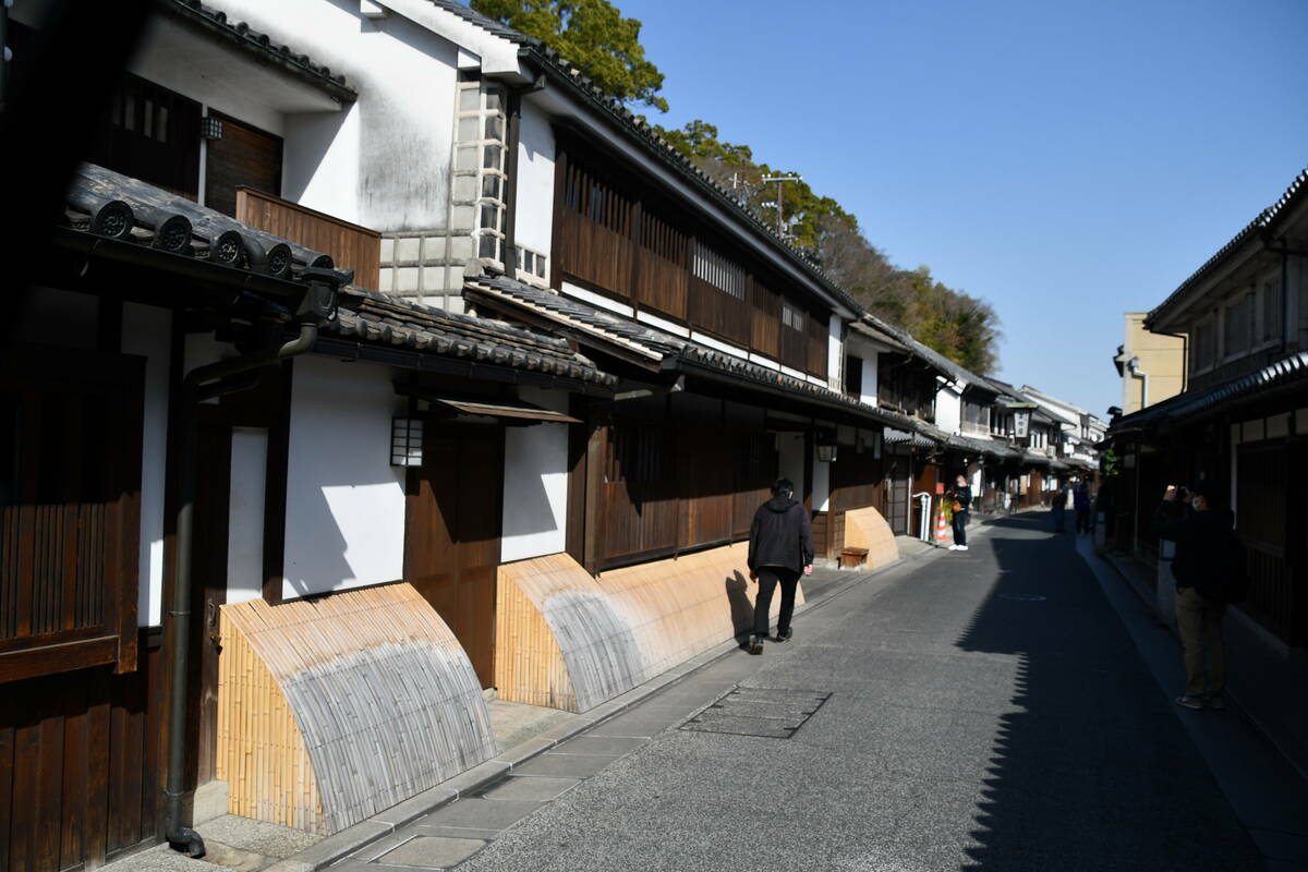 人力車に揺られながら堪能する美観地区の町並みの写真