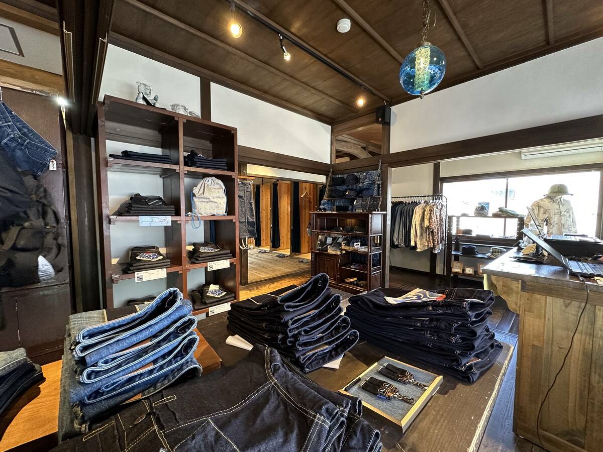 「JAPAN BLUE JEANS」の店舗内の写真 その3