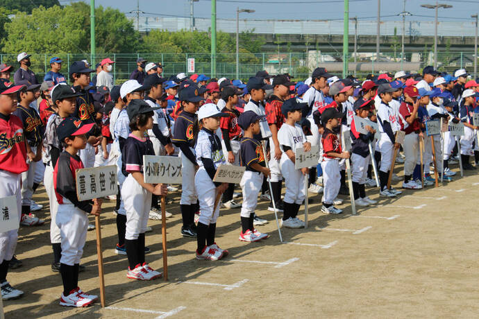 「第19回 倉敷ケーブルテレビ杯 ソフトボール大会」の開会式の様子の写真　その２