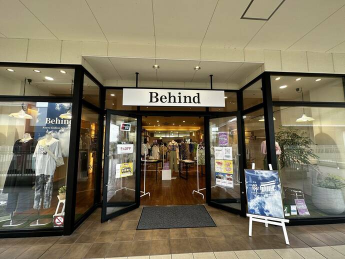 Behindの店舗入り口の写真