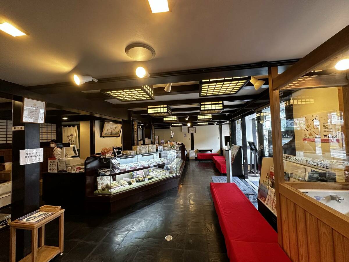 橘香堂 美観地区店の内観写真