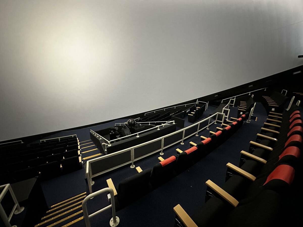 「全天周映画」鑑賞施設の写真
