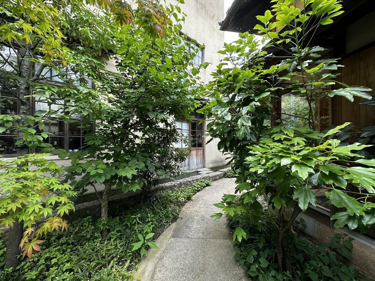 林源十郎商店の敷地内の写真