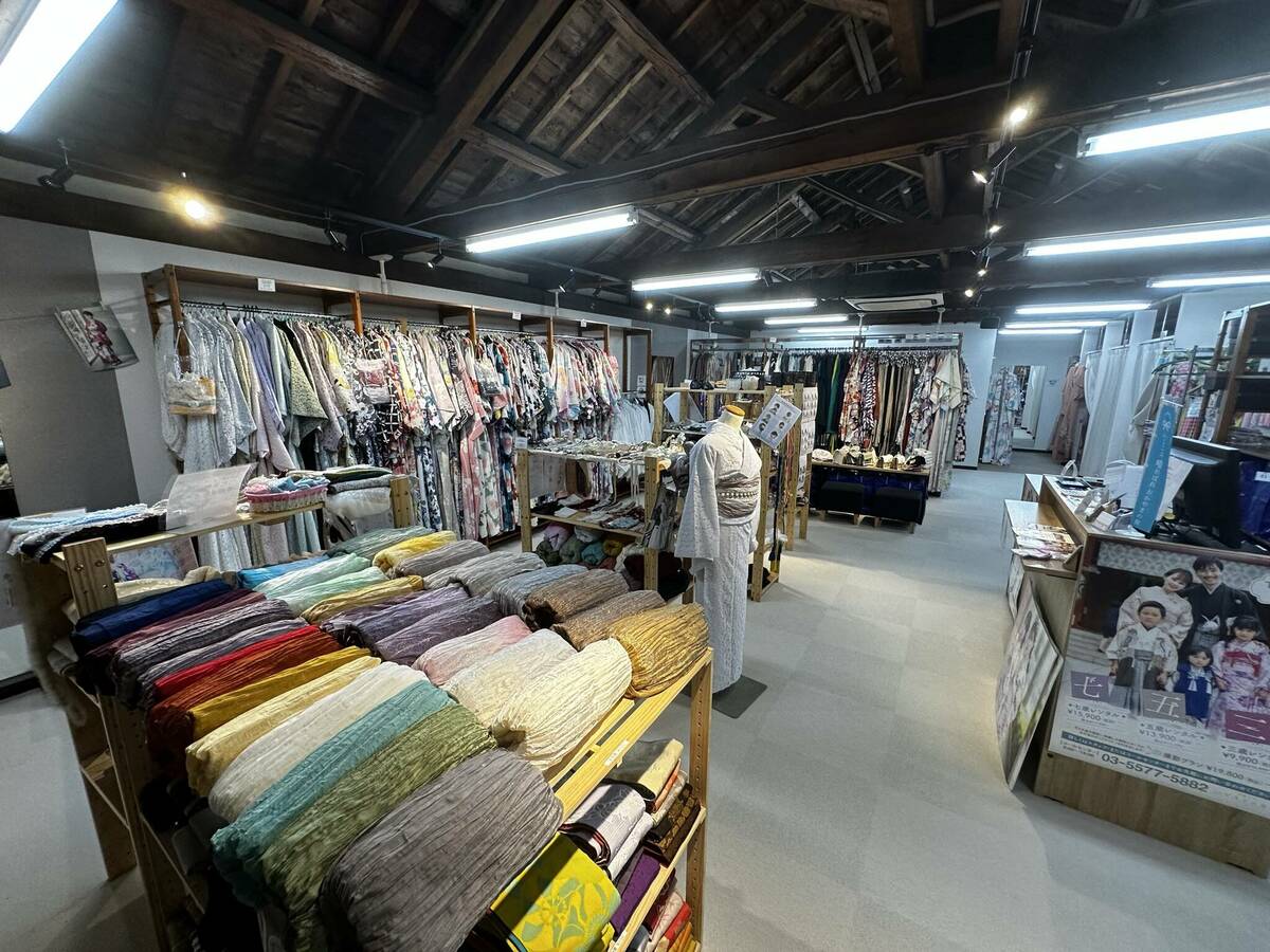 「着物レンタルショップVASARA」の内観写真