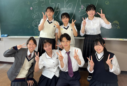 倉敷翠松高等学校の学生たちの写真