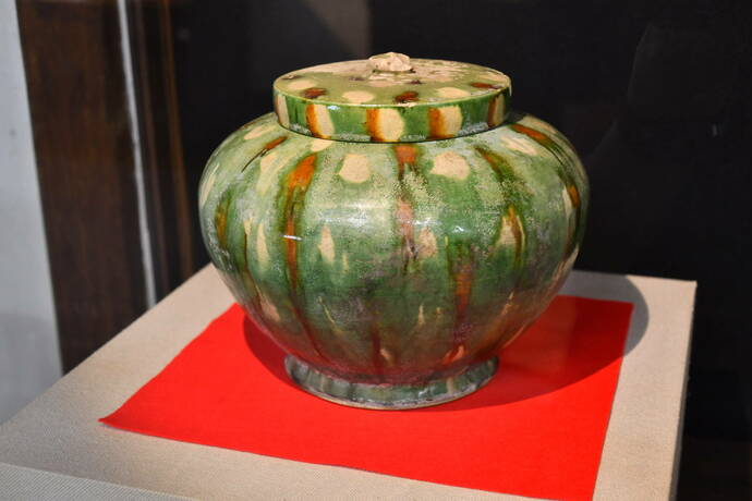 国指定重要文化財の奈良三彩壺