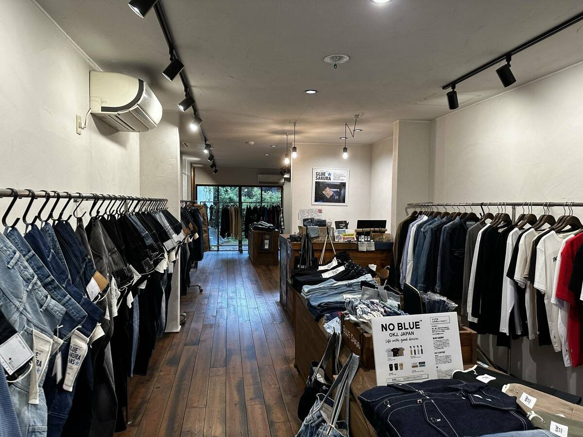 BLUE SAKURA店内