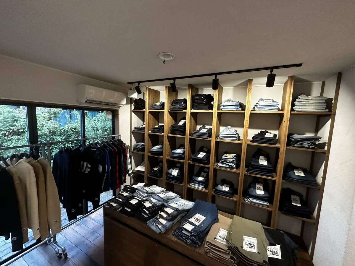 落ち着いた店内