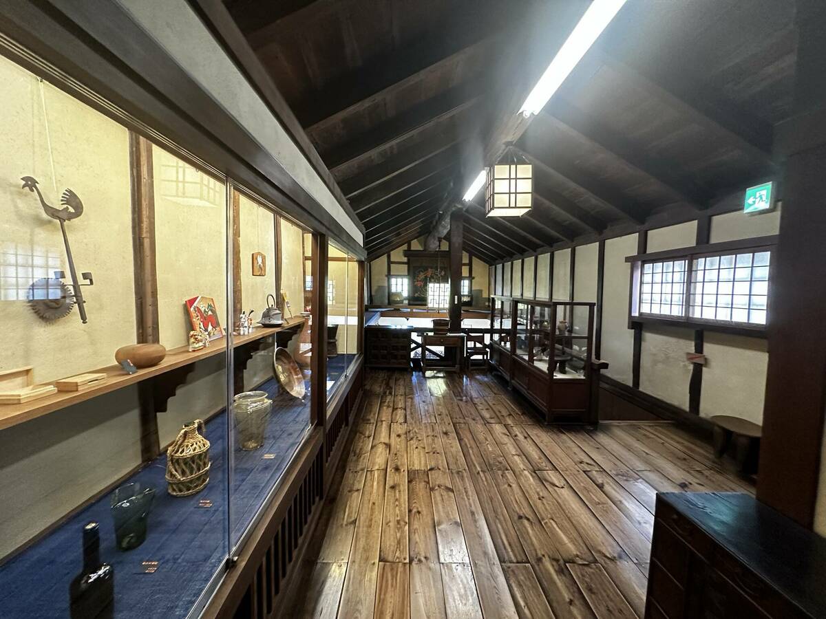 倉敷民藝館展示室