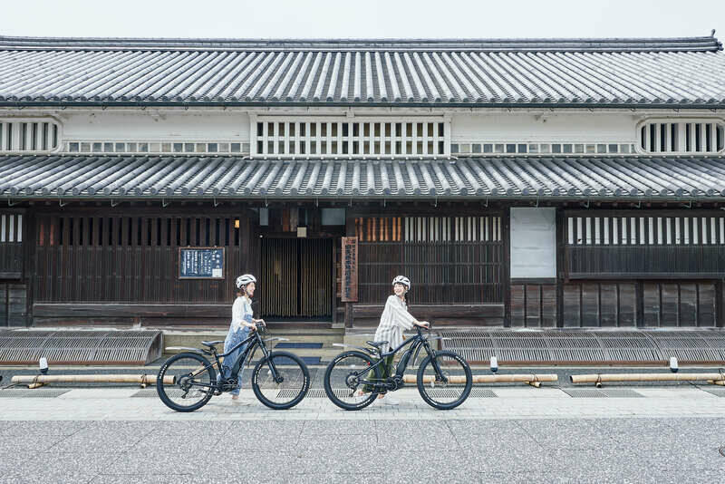 e-bikeは「シャイデックMT-E」と矢掛の町並み