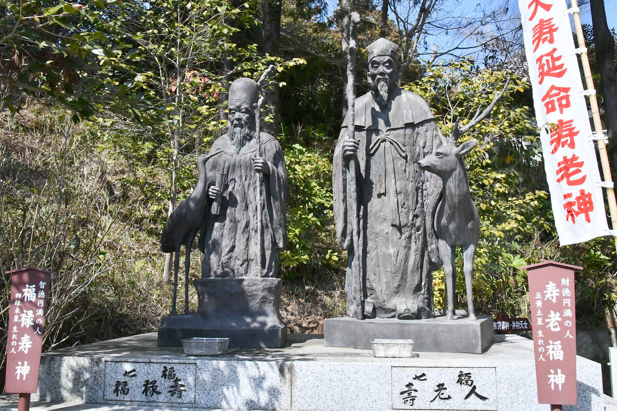 寿老人(財徳円満の神)と福禄寿(知徳円満の神)