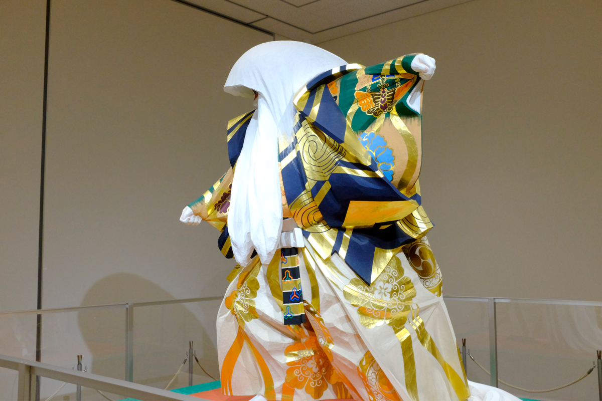 鏡獅子斜め後ろから