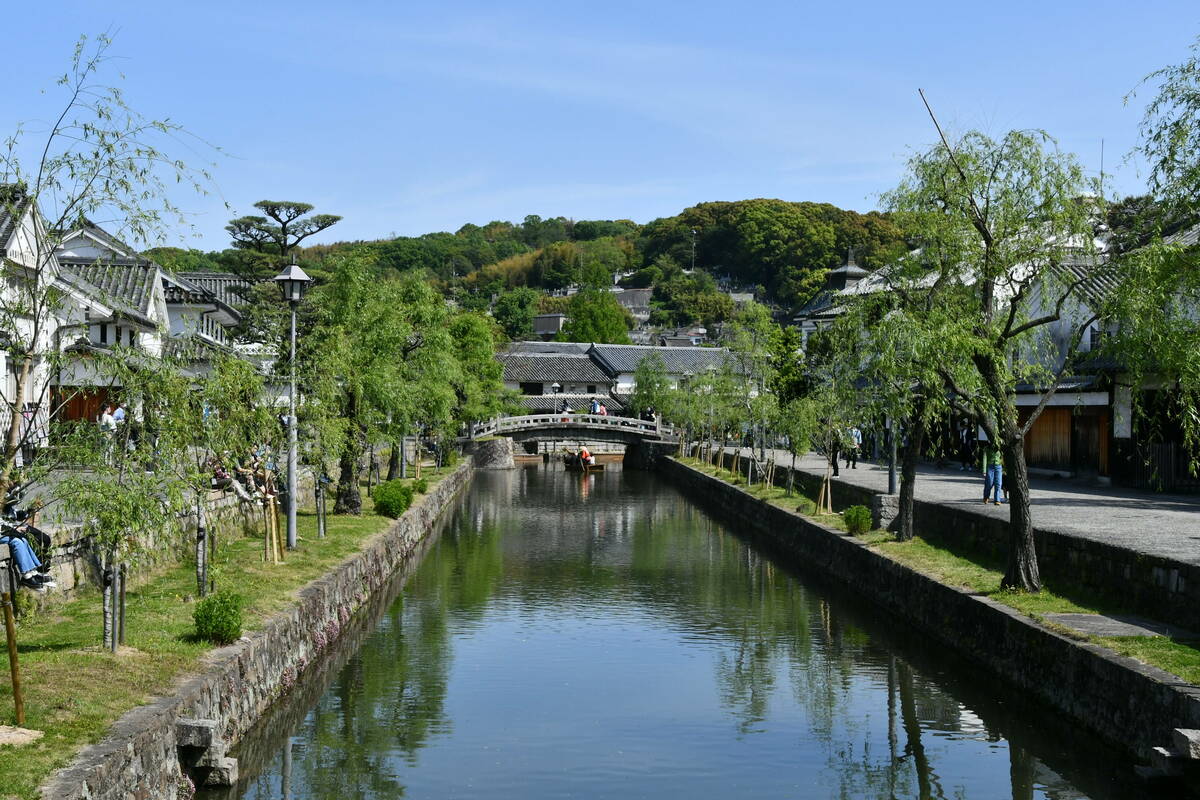 快晴の美観地区と倉敷川