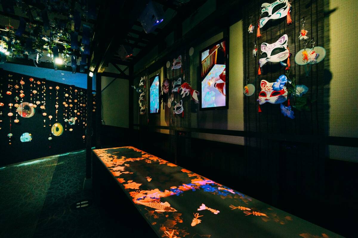 金魚のインタラクティブ展示
