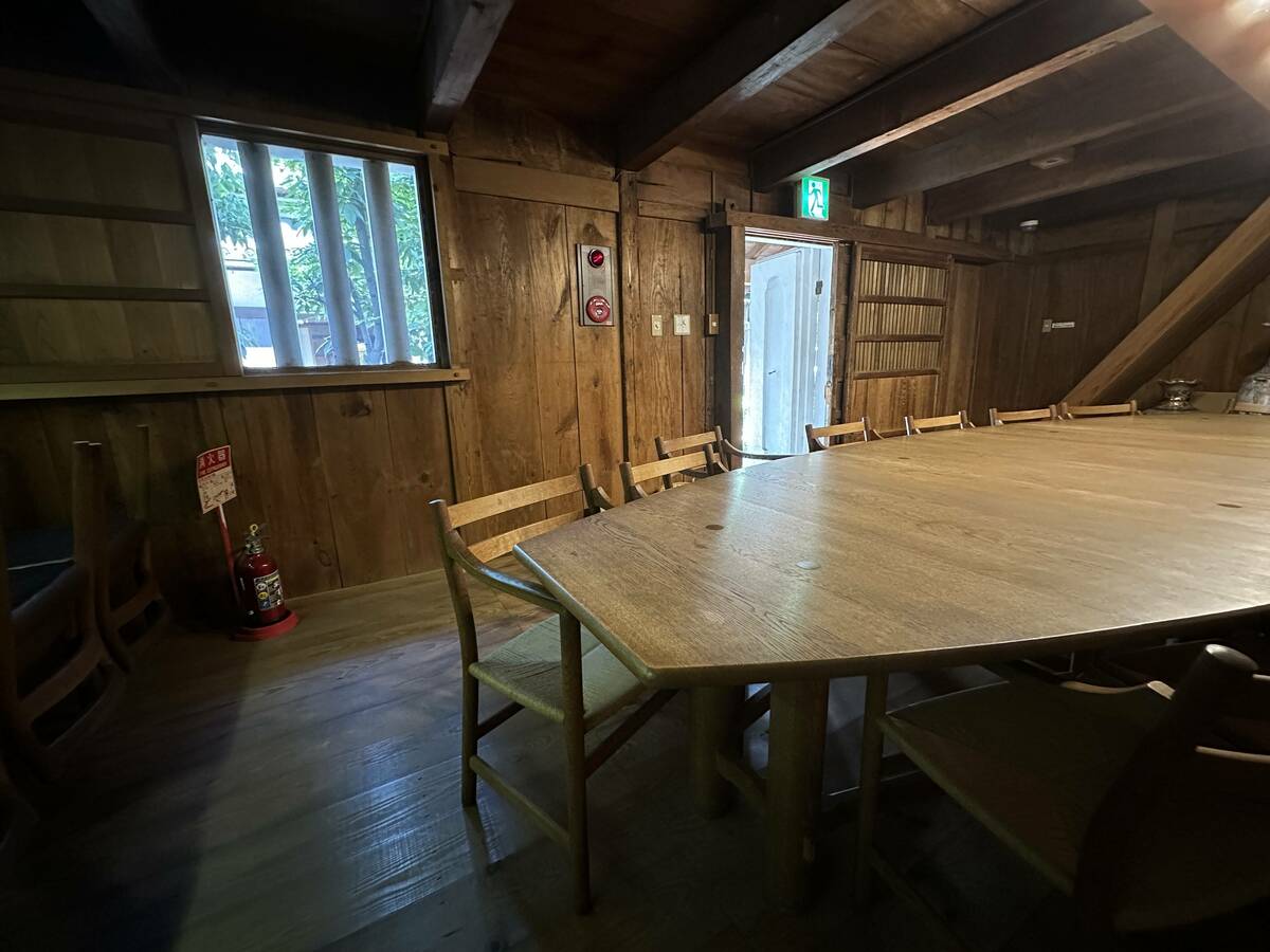蔵さろんの大型テーブル