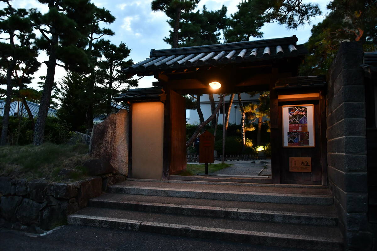 新渓園では希莉光あかりの展示が